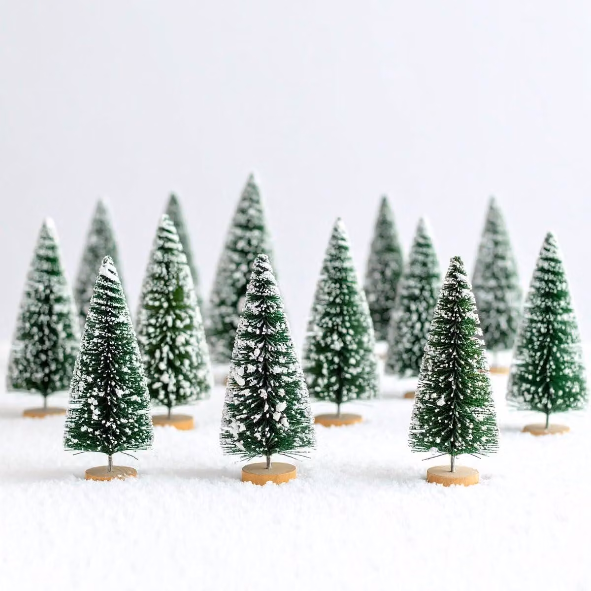 Mini alberelli di Natale verdi, decorativi, confezione da 24 pezzi, ciascuno di circa 5 cm, ideali per la decorazione della tavola