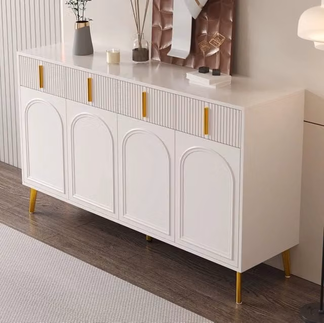 Credenza 140x38x82 cm; 4 cassetti e 4 ante; ripiani regolabili; MDF bianco con dettagli oro