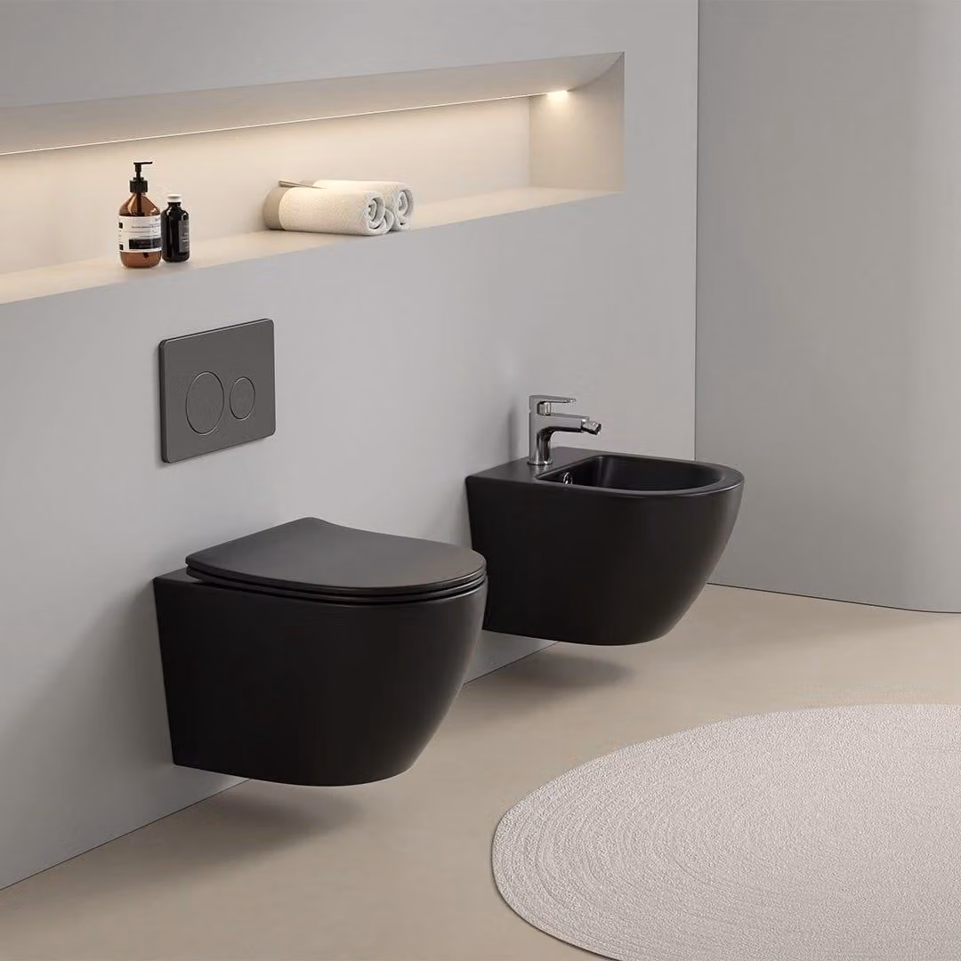 Coppia sanitari sospesi nero opaco completi di sedile wc | Folk