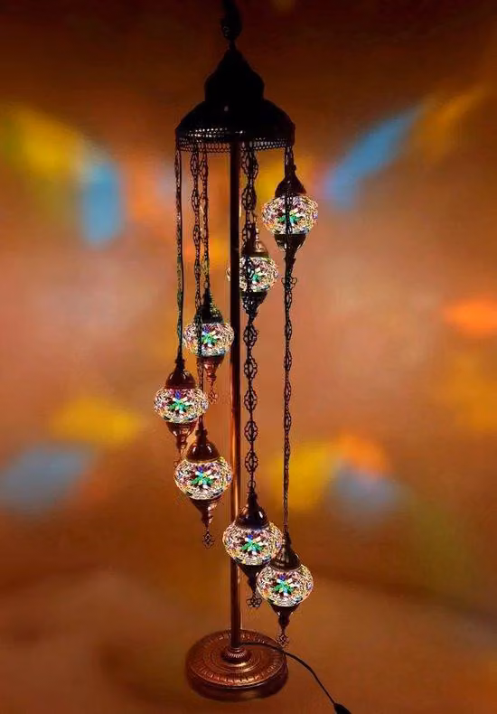 Lampada da terra turca realizzata a mano con 7 sfere di vetro colorate a mosaico – Lampada da terra orientale per un'illuminazione suggestiva