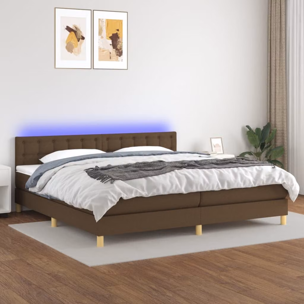 The Living Store Letto a molle con materasso e LED in tessuto marrone scuro 200x200 cm