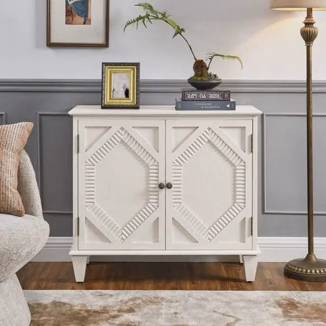 Sideboard Retrò in Legno Antico Bianco 85 cm, Consolle Media con Spazio Contenitore e Vetrine Simmetriche ad Accenti Geometrici per Soggiorno, Ingresso, Sala da Pranzo o Cucina