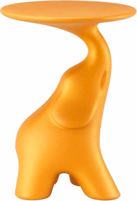 Tavolino Pako Qeeboo in polietilene giallo per esterno e design