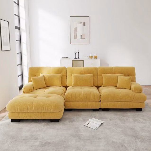 Divano modulare in ciniglia con pouf abbinati; configurazione lineare o angolare; giallo