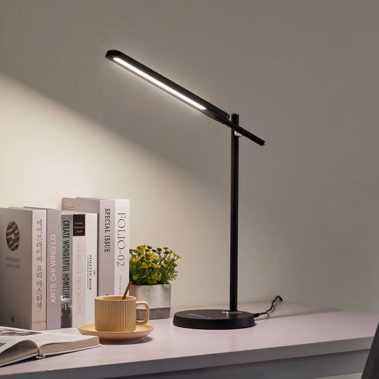 Lampada da scrivania Valtorin Lindby, dimmerabile, Nero, Studio / Ufficio, Plastica, Moderno, Lampada da tavolo LED