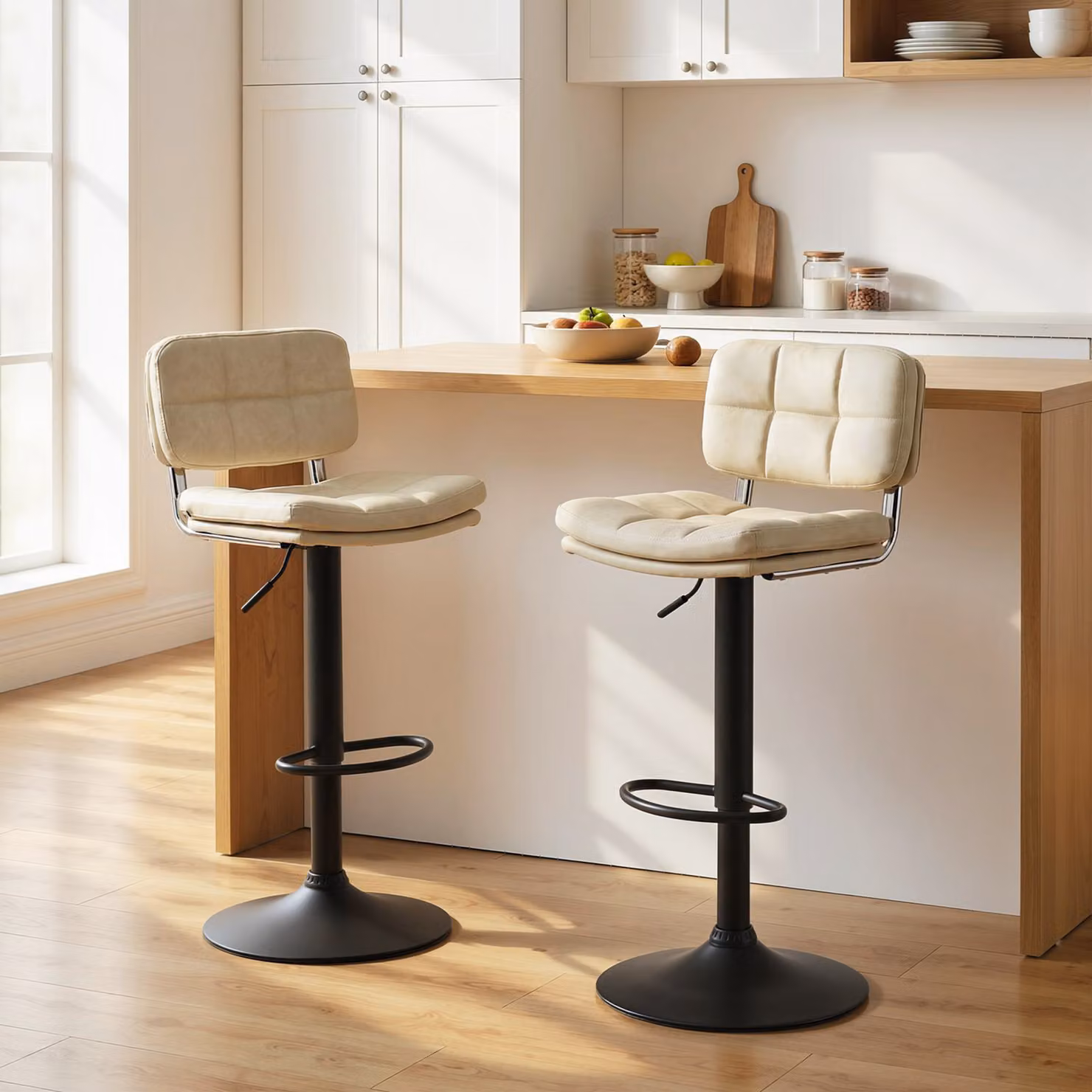 Set da 2 sgabelli da bar HOMCOM in stile vintage capitonné, girevoli e regolabili con poggiapiedi, rivestimento in ecopelle color beige – 2