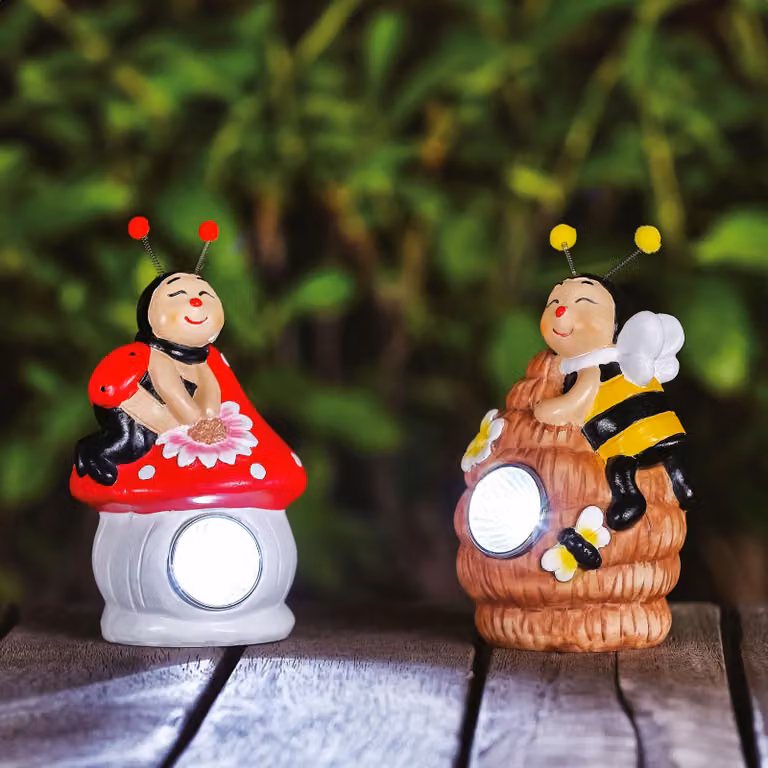 1 x Decorazione da giardino solare a forma di animale con LED (alimentata a energia solare) - Ape o coccinella - 1 LED bianco freddo - Accensione e spegnimento automatici - Illuminazione d'atmosfera per giardino e terrazza - Design casuale [11426G]