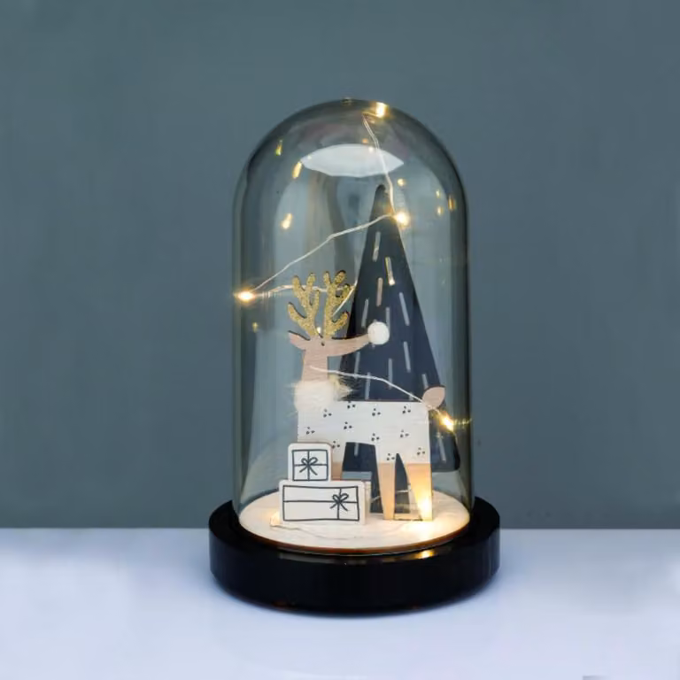 Decorazione natalizia illuminata ACA: cervo in legno con copertura in plastica e albero, 8 mini LED, luce bianca calda, alimentata a batterie (2xAAA), 11x19 cm, X06811264