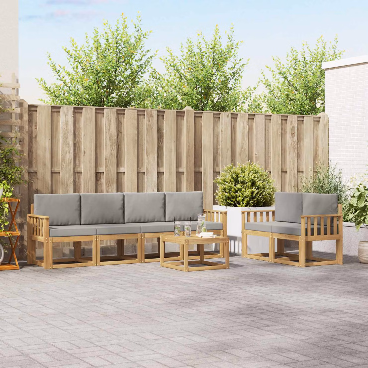 Set di divani da esterno vidaXL 7 pezzi in legno di acacia con tavolino e cuscini, Bianco e Grigio