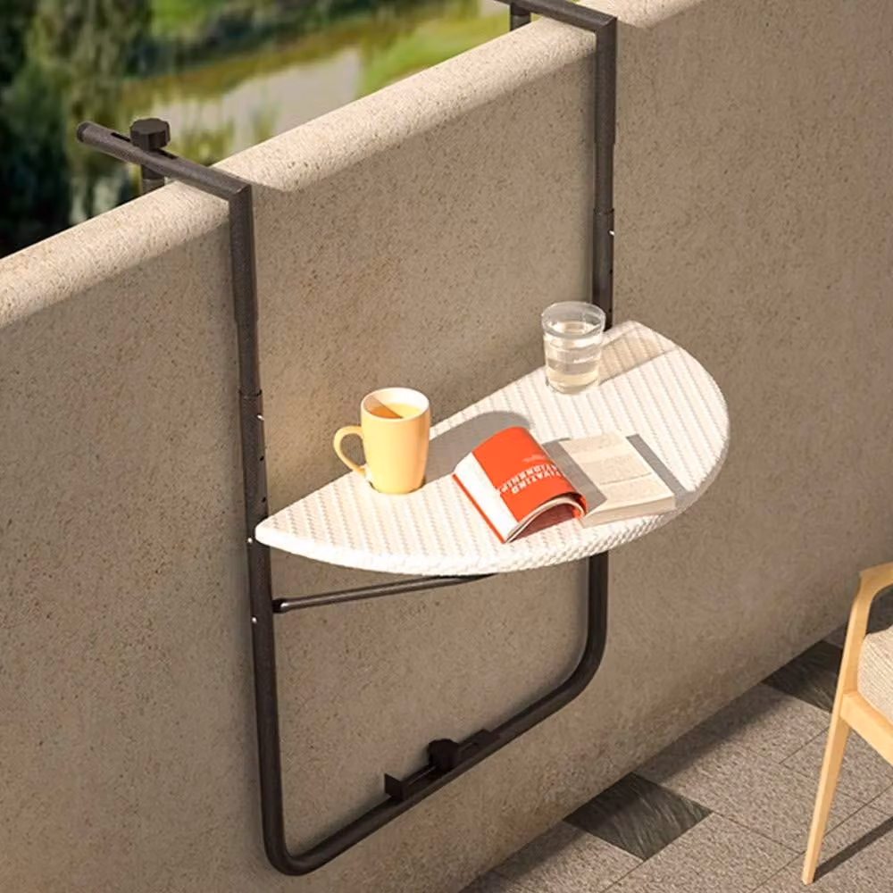 Tavolino da esterno pieghevole in rattan sintetico bianco, dal design elegante