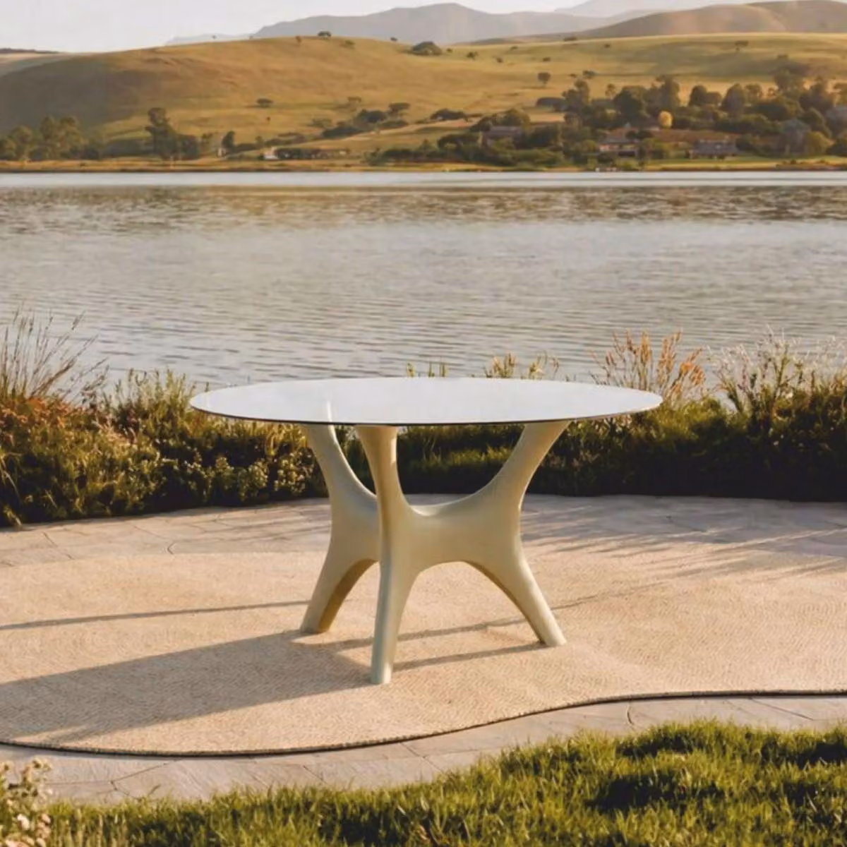 Casa Padrino - Tavolo da pranzo da giardino con piano in vetro verde opaco, Ø 140 cm - Mobili da giardino