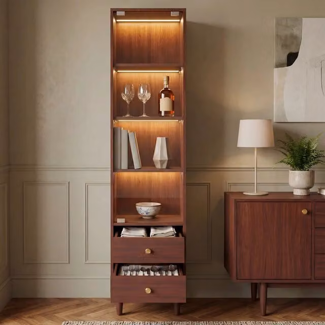 Vetrina alta in legno stile retrò con illuminazione LED, porta in vetro e 2 cassetti, maniglie dorate, H165xL40xP35 cm