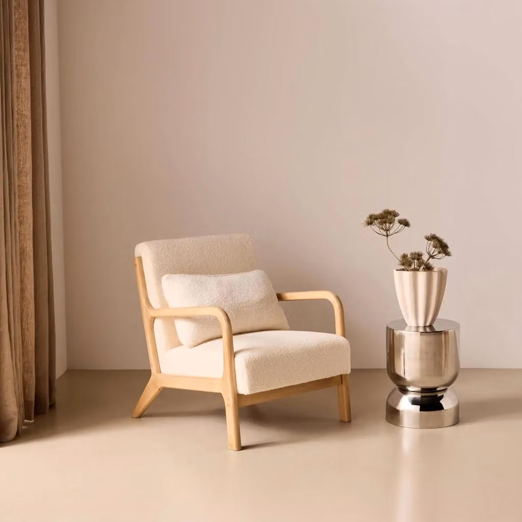 Poltrona scandinava Sweeek in legno e tessuto bouclé beige, H: 79 cm, L: 80 cm, P: 65 cm – 2
