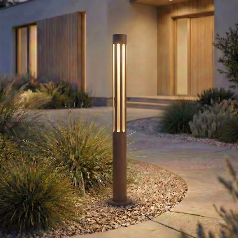 Lampioncino da giardino Fjorya Lindby, Marrone / Ruggine, Alluminio, Moderno, Lampada LED da esterni