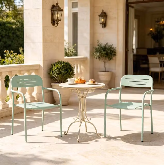 Set 2 sedie da giardino ULEVR impilabili in metallo verde con braccioli, 56x58x78 cm