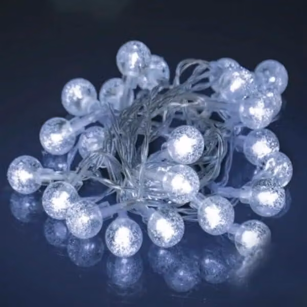 Catena luminosa a LED, 5 metri, luce bianca fredda, alimentata con 3 batterie AA