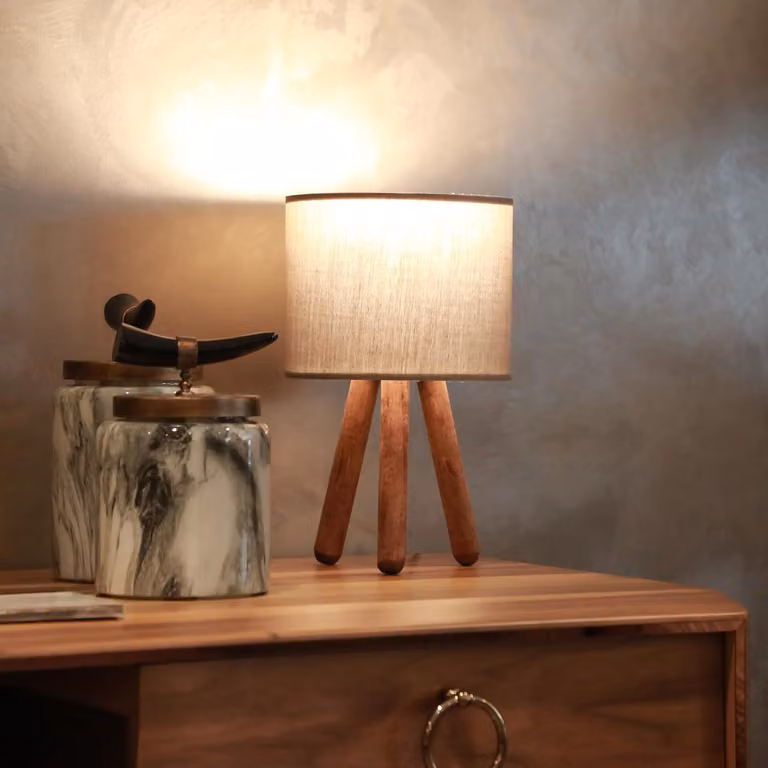 Opviq, lampada da tavolo di alta qualità realizzata al 100% in legno, grigio scuro, altezza 32 cm, paralume 19 x 15 cm, cavo da 150 cm, attacco E27 max. 40 W | Design scandinavo per interni moderni.