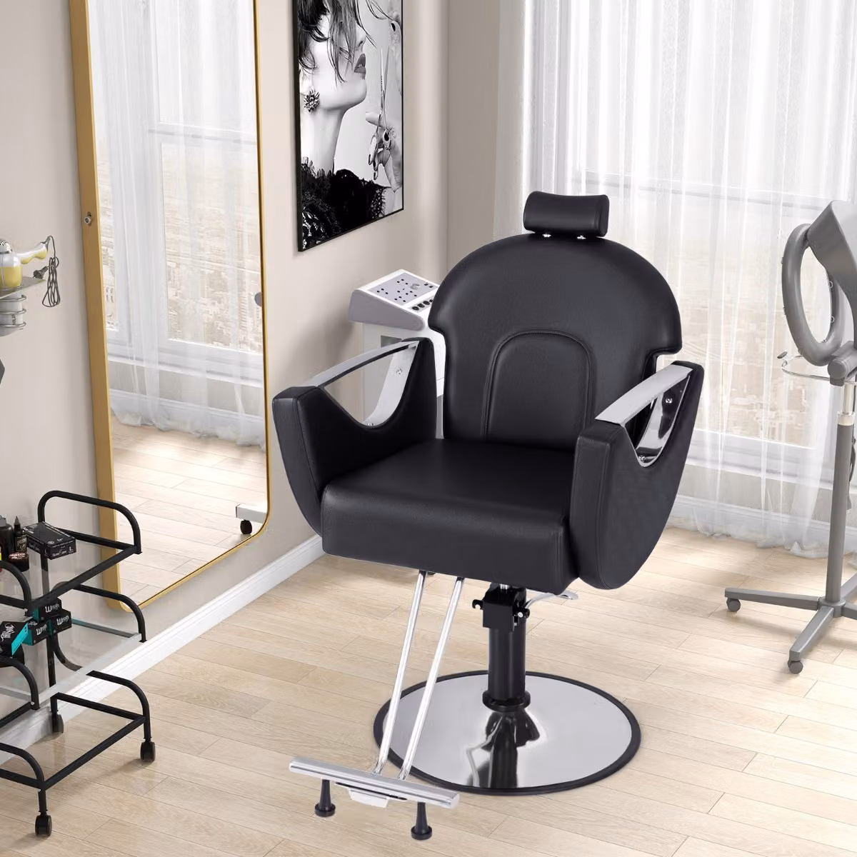 Sedia da salone reclinabile Costway con poggiatesta e braccioli, sedia girevole a 360° con altezza regolabile in ecopelle nera per professionisti