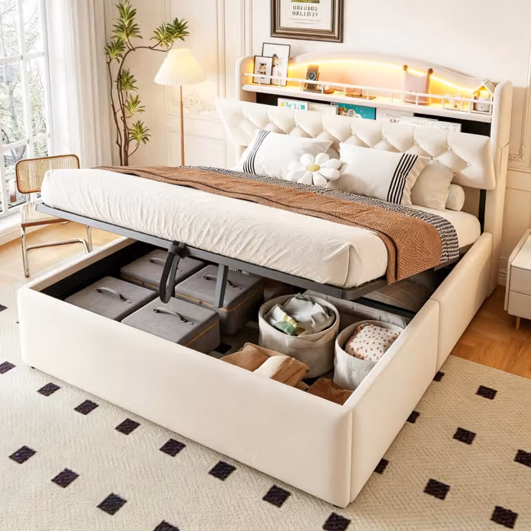 Letto idraulico imbottito Flieks, 140x200 cm, con funzione contenitore e rivestito in ecopelle, letto a una piazza o a due piazze per ragazzi, con scaffale e testiera ribaltabile, in velluto, color beige
