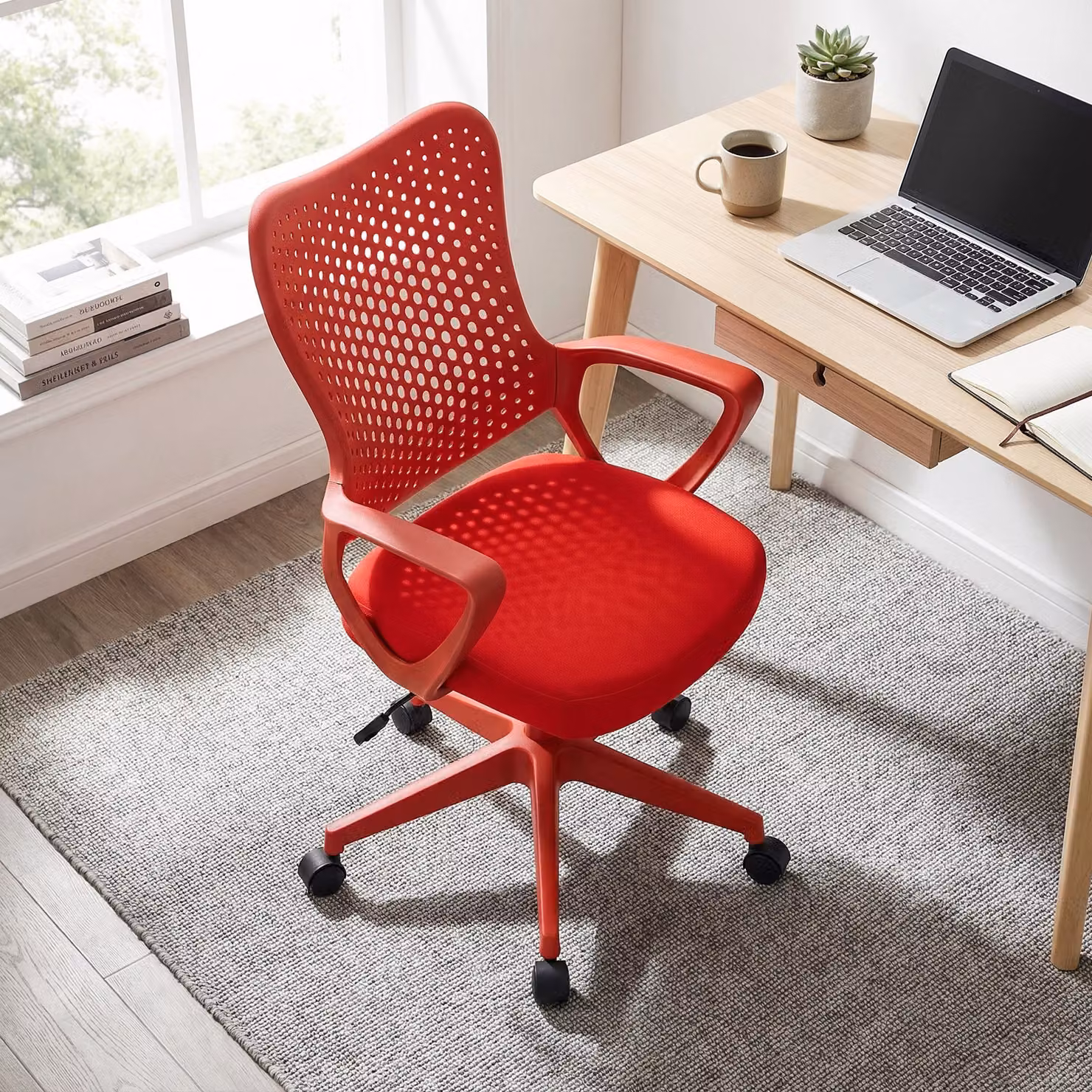 Sedia da ufficio ergonomica Costway con schienale reclinabile a farfalla, girevole a 360° e regolabile in altezza, colore rosso