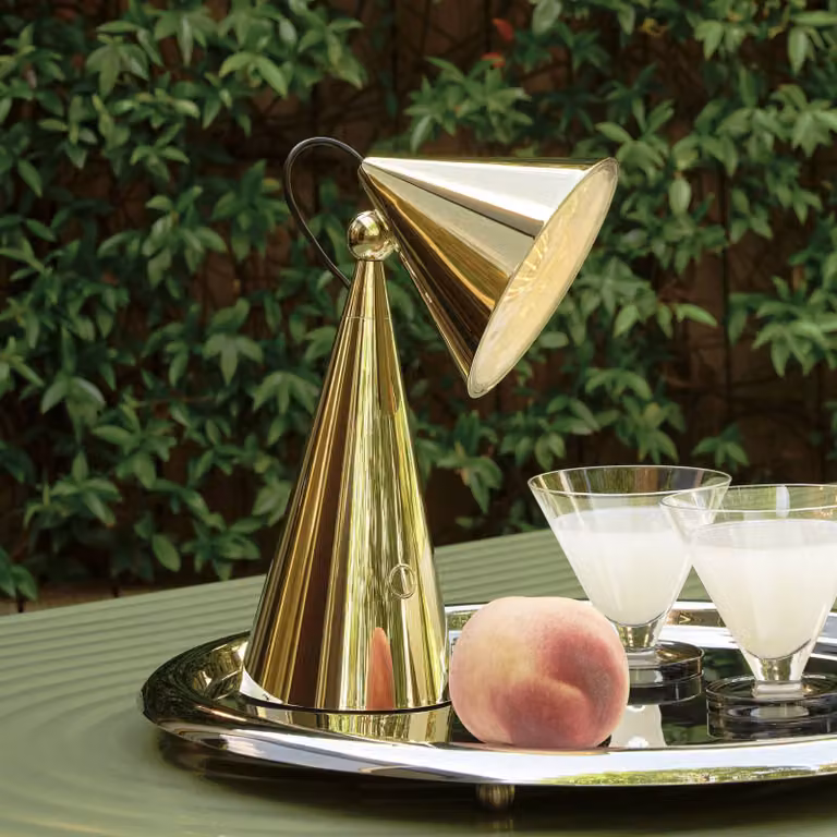 Tom Dixon Lampada da tavolo POSE, dimmerabile, Ottone / Oro, Soggiorno / Sala da pranzo, Plastica, Design, Lampada da tavolo