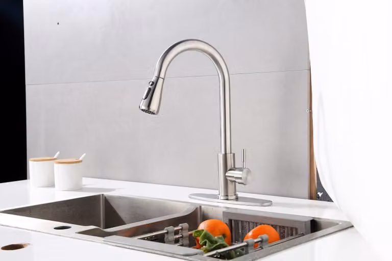 Rubinetto da cucina argento con beccuccio estraibile