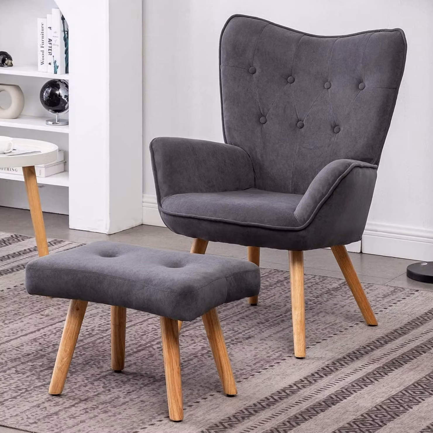 Poltrona comoda con poggiapiedi, color grigio scuro