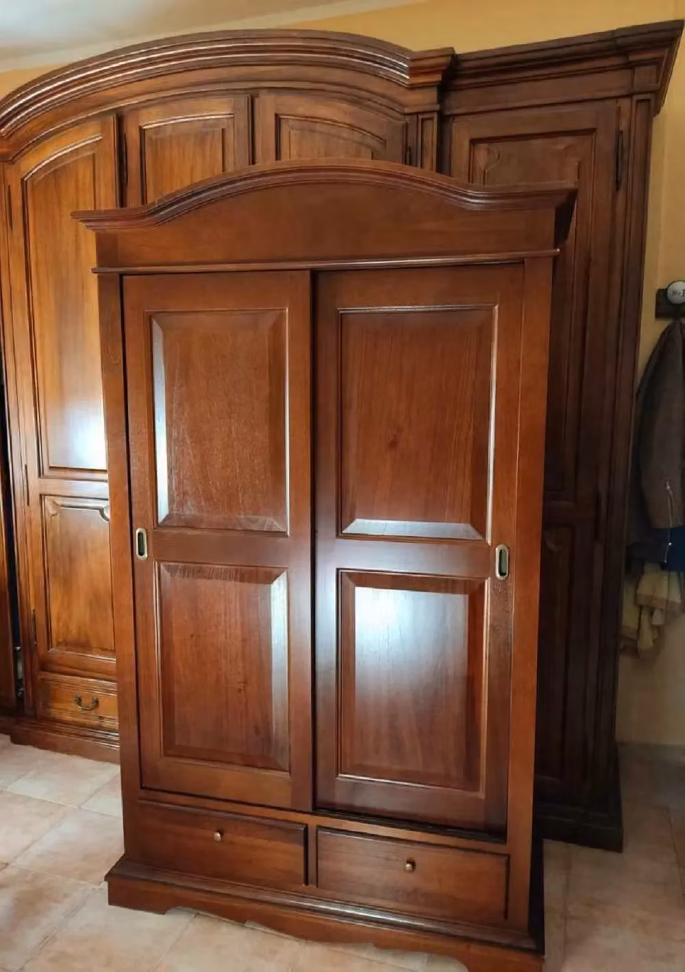Armadio Arte Povera Mobili 2G con 2 ante scorrevoli in legno color noce, L: 122 cm, P: 60 cm, H: 200 cm – 3