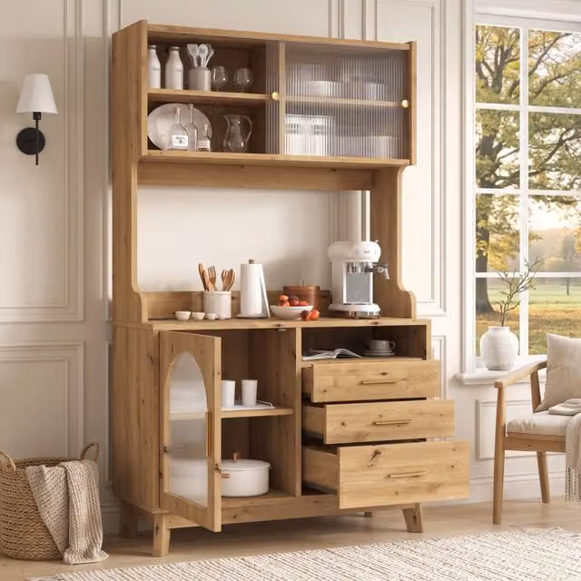 Credenza alta ULEVR 100,5x40x178 cm con 2 prese, USB-A e USB-C, frontale in vetro acrilico ondulato, color legno