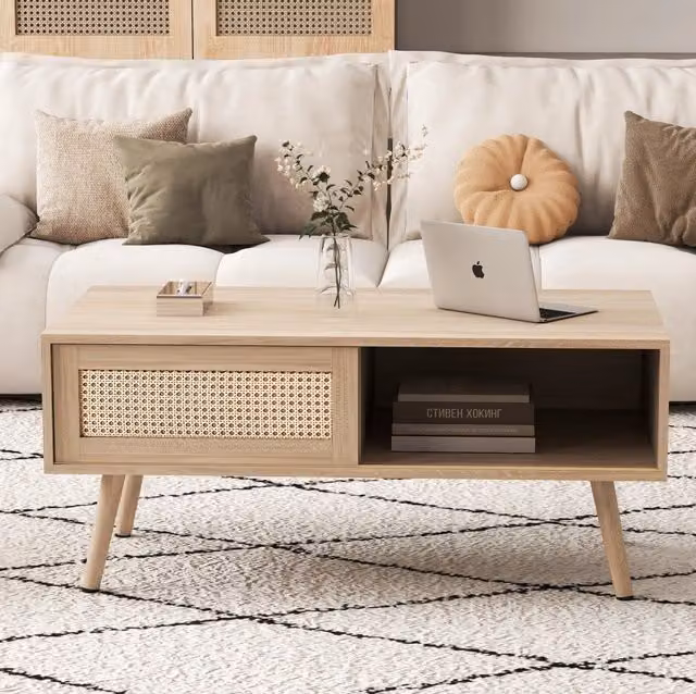 Tavolino da salotto ULEVR con anta scorrevole effetto rattan e gambe in legno massello, colore legno naturale