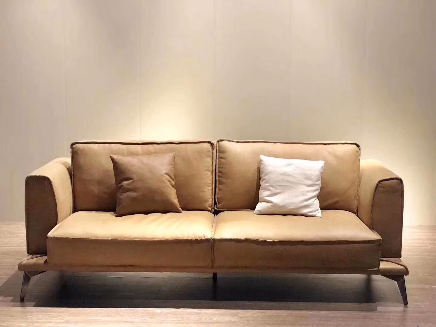 Design Dreisitzer Couch Polster Sofa Moderne 3er Sitz Sofas Zimmer Möbel Beige