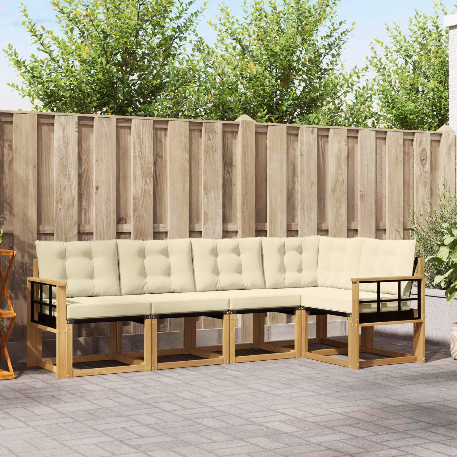 vidaXL Set di divani da esterno a L in legno di acacia con cuscini bianchi e beige