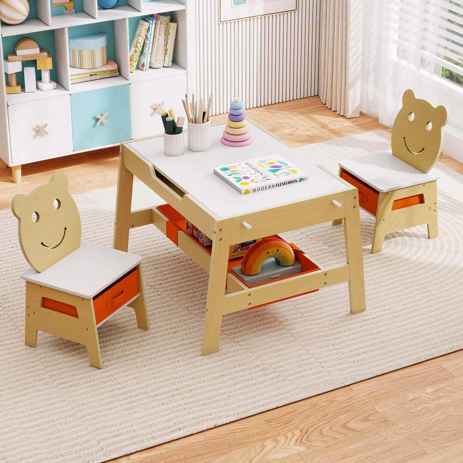 Set scrivania artistica 5-in-1 Costway per bambini con tavolo e 2 sedie bianche, piano reversibile lavagna e gesso, vano portaoggetti e ganci