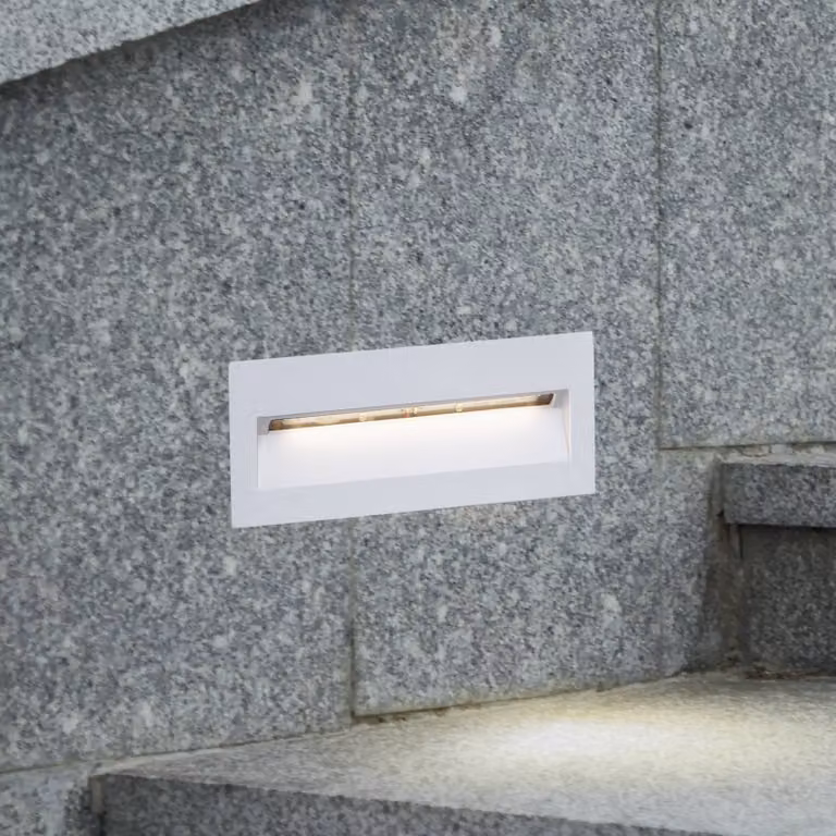 Lucande Applique a LED da incasso Loya, 23 x 8 cm, bianco, IP54 Loya, Bianco / Opale, Alluminio, Moderno, Applique da esterni