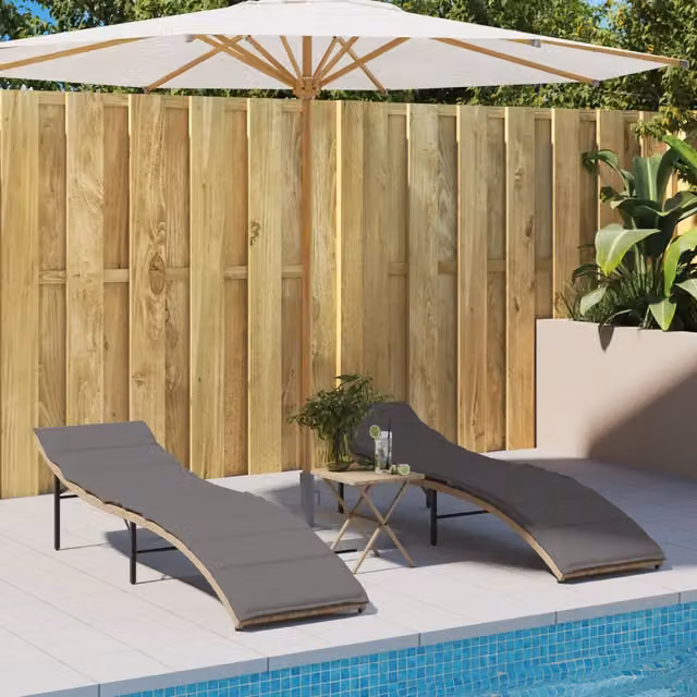 Set di 2 lettini prendisole vidaXL in polyrattan con cuscini beige e grigi resistenti alle intemperie e poggiatesta regolabile – 1