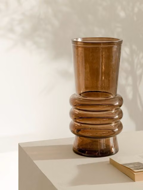 Vaso Floen in vetro marrone grande di Kenay Home – 1