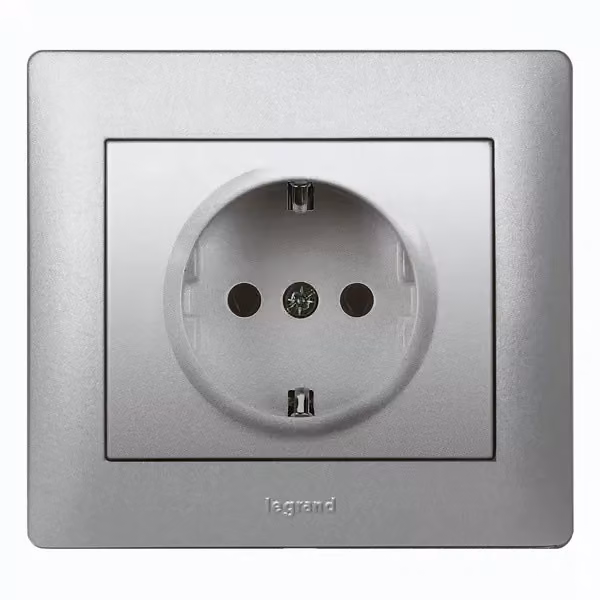 Presa Legrand (SL) con protezione anti-contatto rinforzata e coperchio ribaltabile Galea soft alluminio 771364