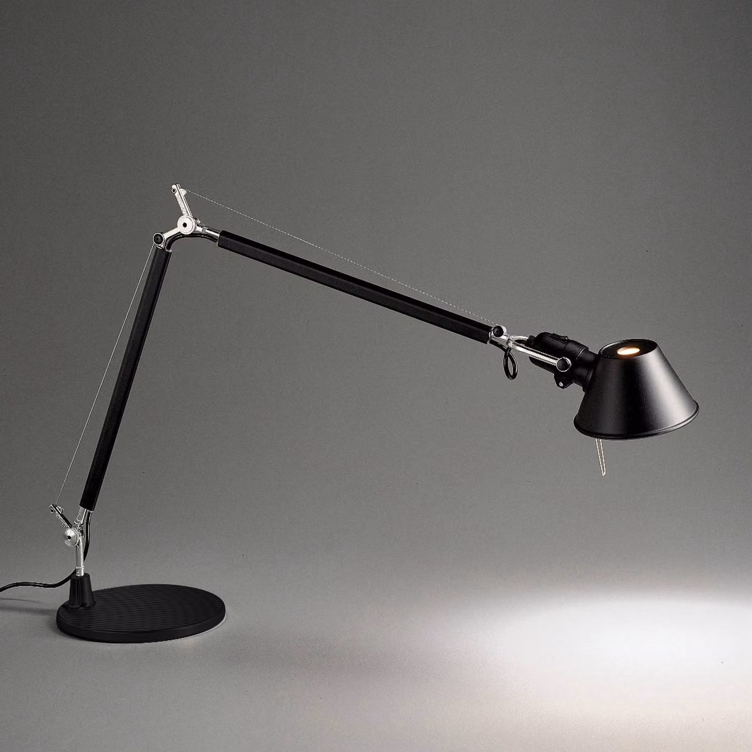 Artemide Lampada da tavolo a LED Tolomeo, Nero, Studio / Ufficio, Alluminio, Design, Lampada da tavolo LED