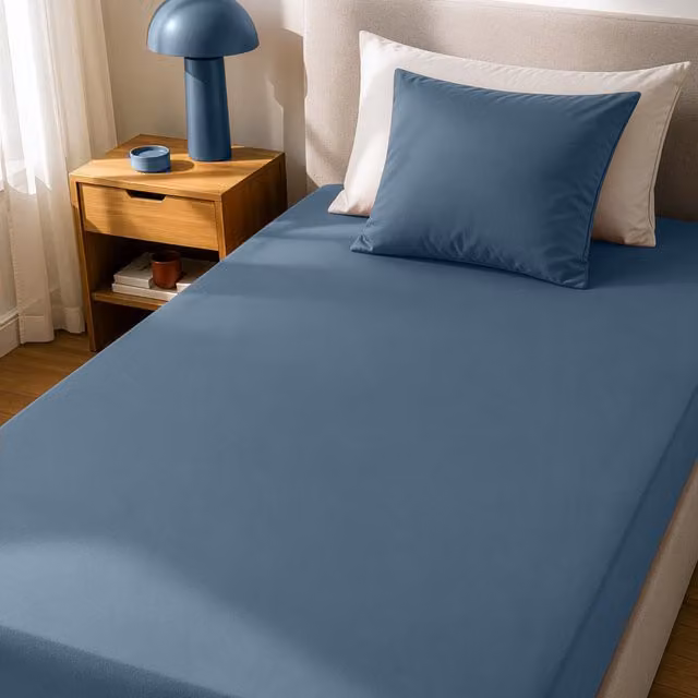 Lenzuolo con angoli in microfibra blu per 1 piazza e mezza, traspirante e anallergico, 120x200 cm