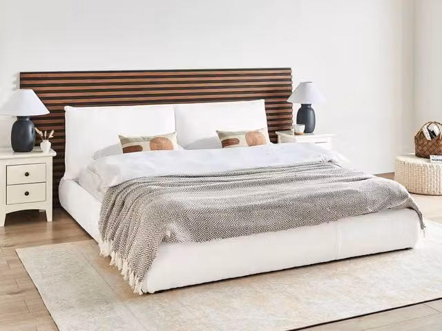 Letto matrimoniale Beliani in tessuto bouclé bianco stile classico L/P: 180 x 200 cm – 1