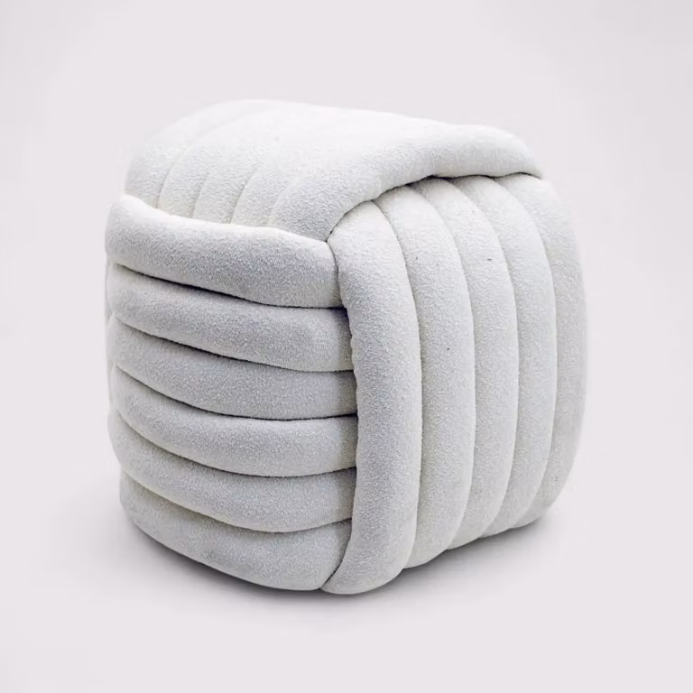 Oyamel - Pouf poggiapiedi bianco a gomitolo