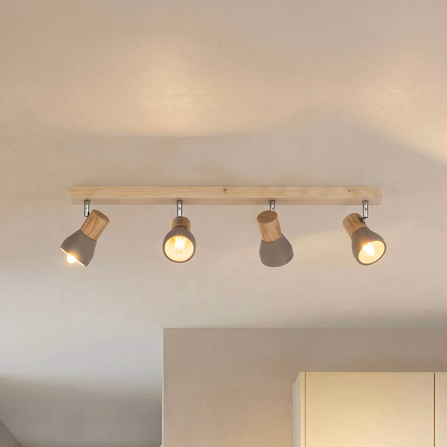 Lindby Filiz faretto, a 4 luci, 77 cm, legno, cemento, E14 Lindby, dimmerabile, Alluminio / Grigio / Zincato, Camera da letto, calcestruzzo / cemento, Scandinavo, Faretto