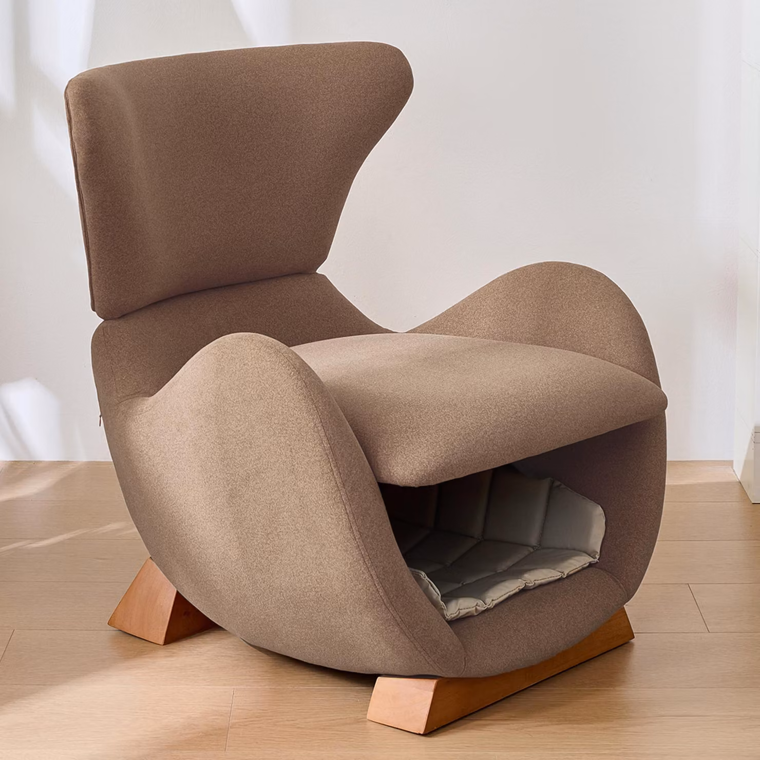 okwish lounge chair poltrona per animali con struttura in legno, poltrona reclinabile poltrona imbottita con piedi in legno massiccio e nido per animali sotto la seduta, marrone
