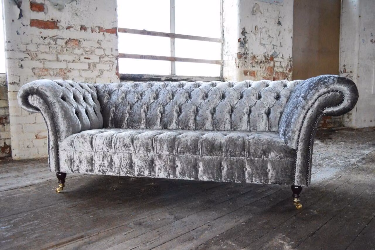 Dreisitzer Silber Couch Polster Design Sofa 3 er Sitz Sofas Zimmer Luxus Couchen