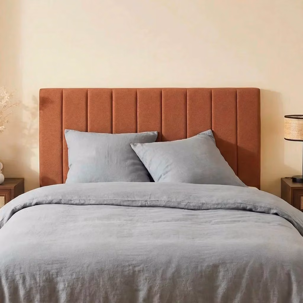 Testiera da letto Sweeek in tessuto color camel con design minimalista e montaggio a parete, Larghezza: 170 cm – 2