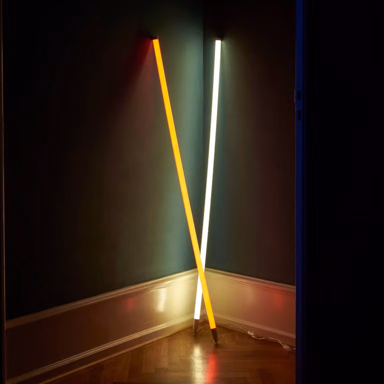 HAY Lampadina tubolare LED Neon Tube, bianco caldo, PVC, lunghezza 1,5 m, spina Tube, Bianco / Opale, Camera da letto, Plastica, Moderno