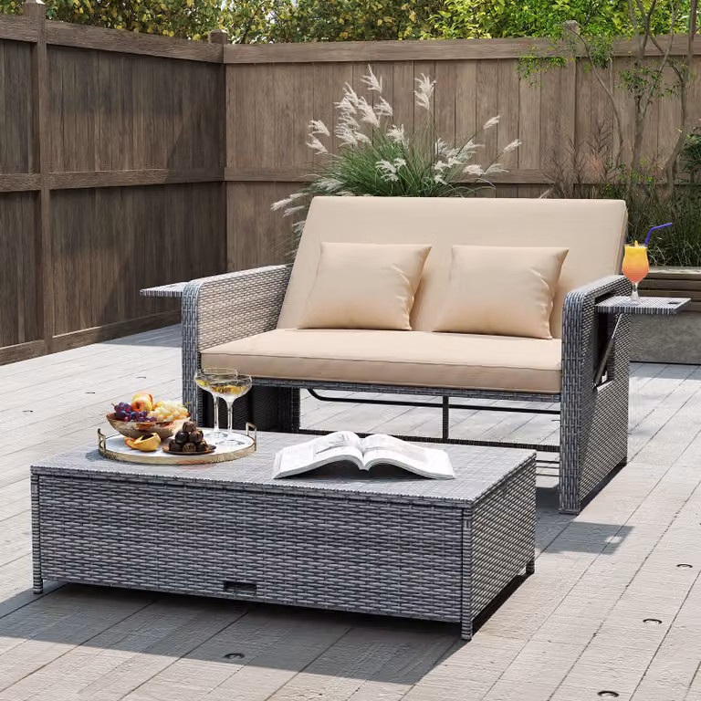 Set di 2 pezzi Costway Divano letto in rattan per giardino e piscina con schienale regolabile e pouf coordinato, colore Beige