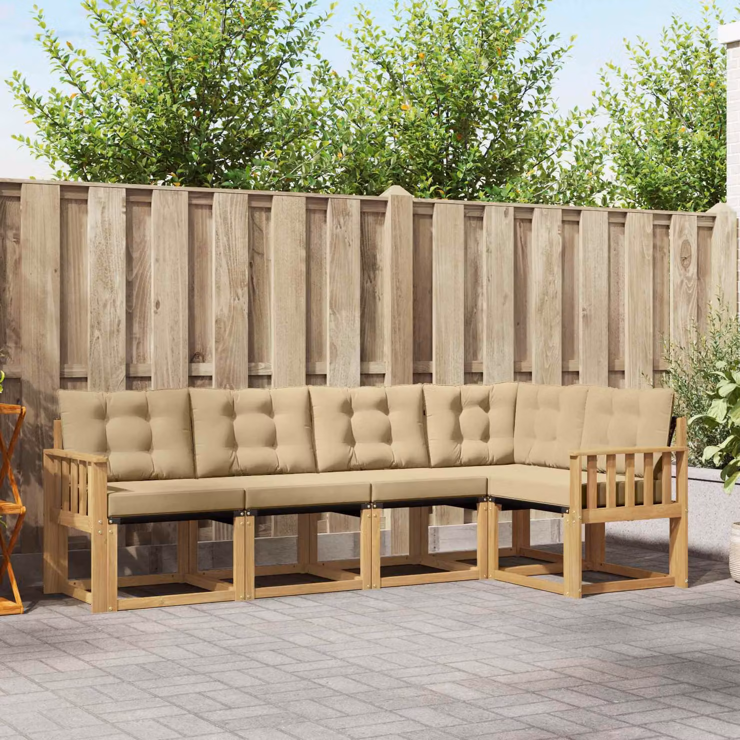 Set di divani da esterno a L vidaXL in legno di acacia con cuscini, Bianco e Beige