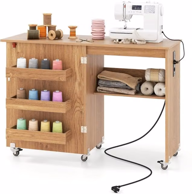 Tavolo da cucito pieghevole con ripiano e contenitori, mobiletto di stoccaggio multifunzionale su ruote bloccabili colore naturale beige e marrone