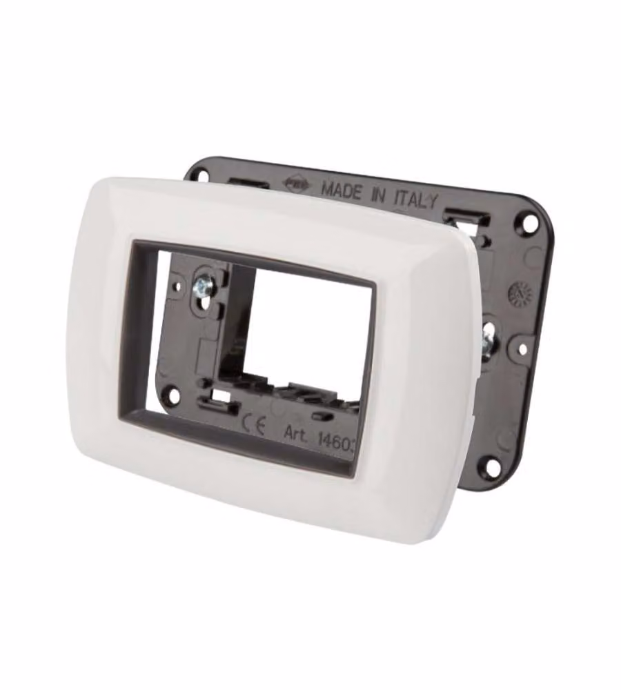 Placca 3 moduli in tecnopolimero con supporto